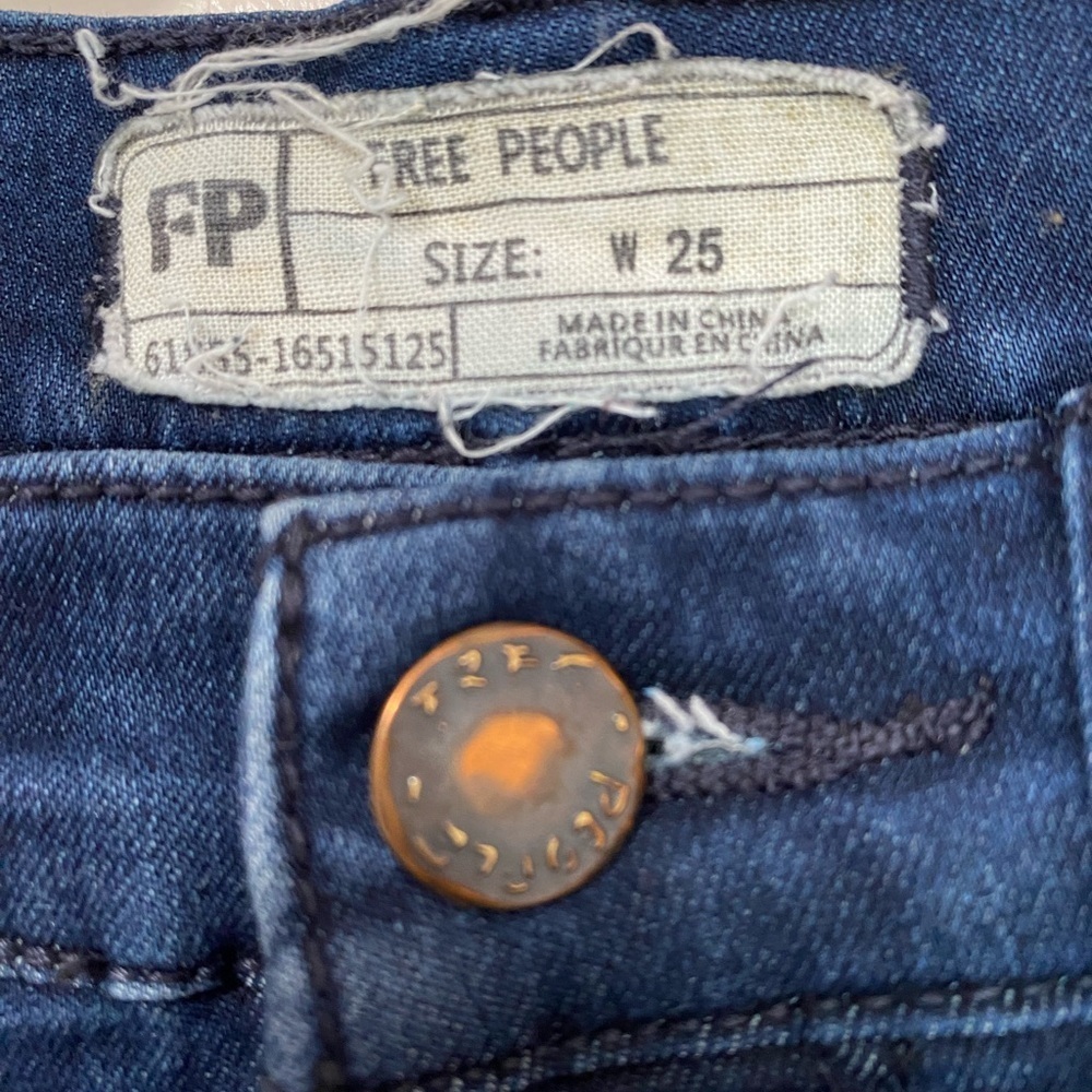 Free People women’s Blue Jeans - Picture 2 of 3